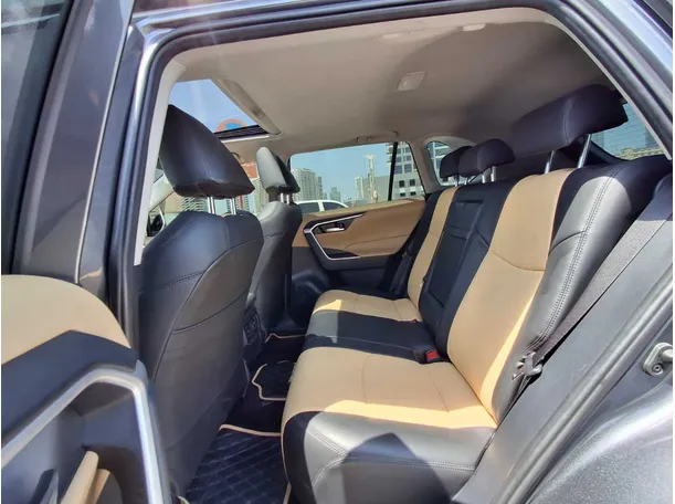 Car image 13