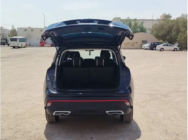 Car image 25