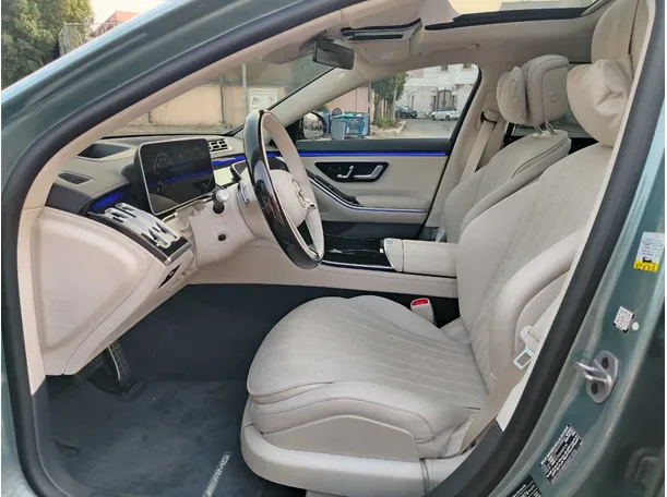 Car image 13