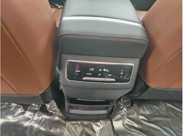 Car image 33