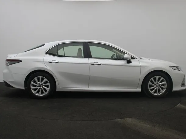 Car image 13