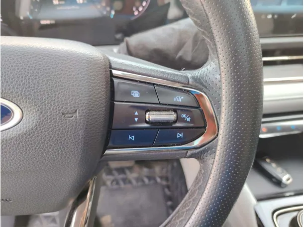Car image 32