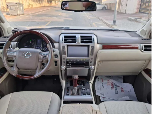 Car image 15