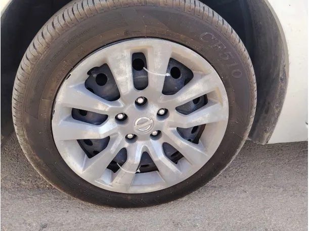 Car image 10