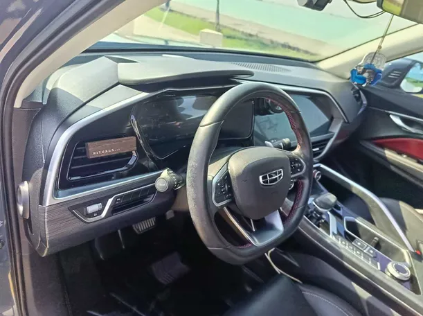 Car image 13