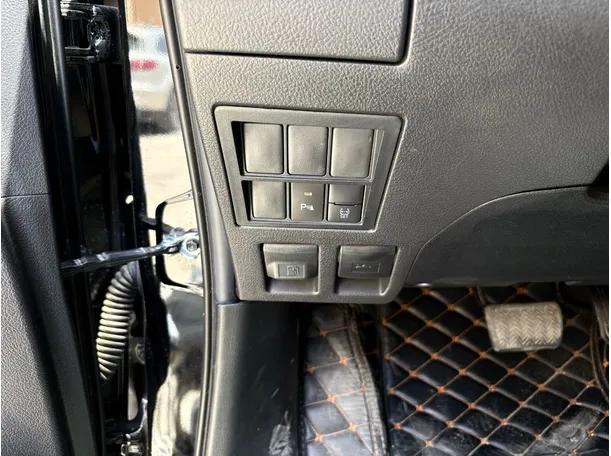 Car image 26