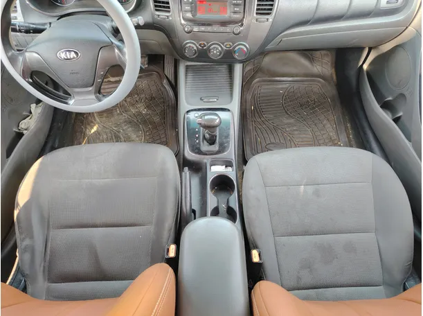 Car image 17