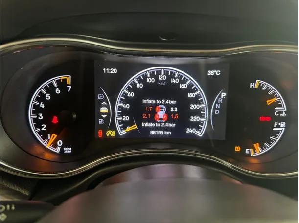 Car image 14