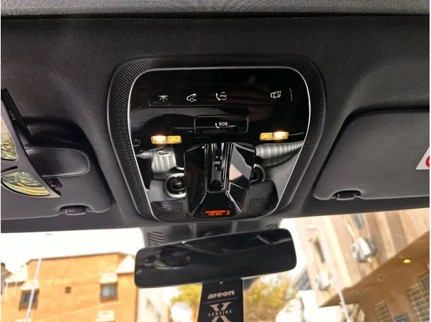 Car image 25