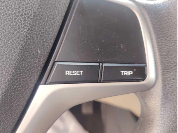 Car image 32