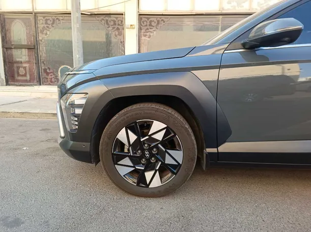 Car image 9