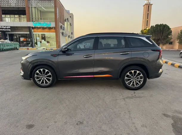 Car image 8