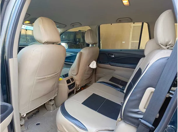 Car image 16