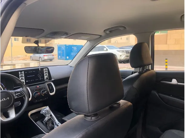 Car image 13