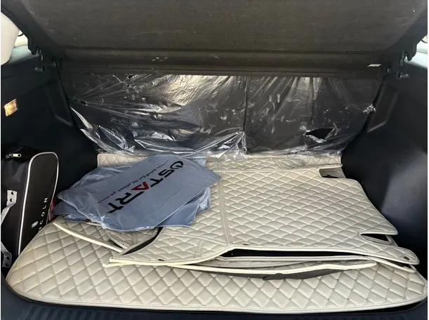 Car image 23