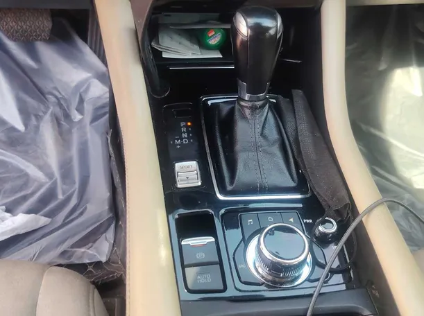 Car image 16