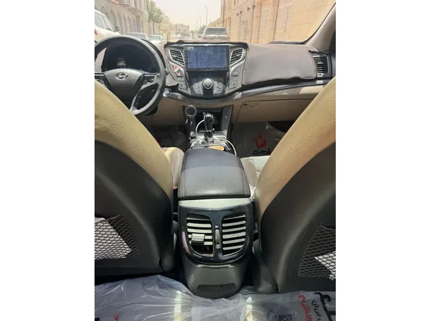 Car image 19