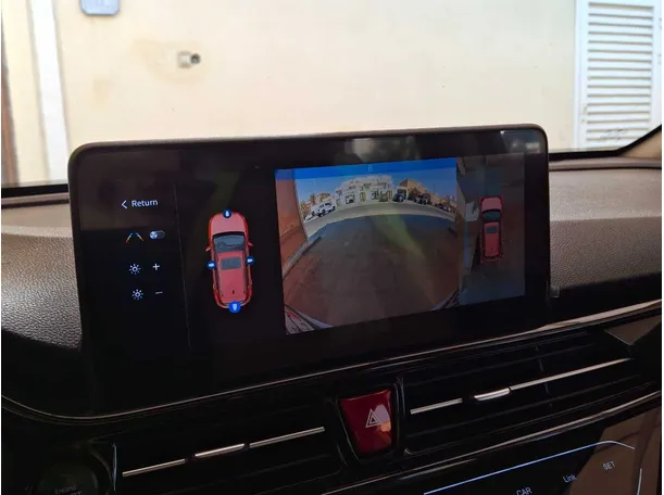 Car image 12