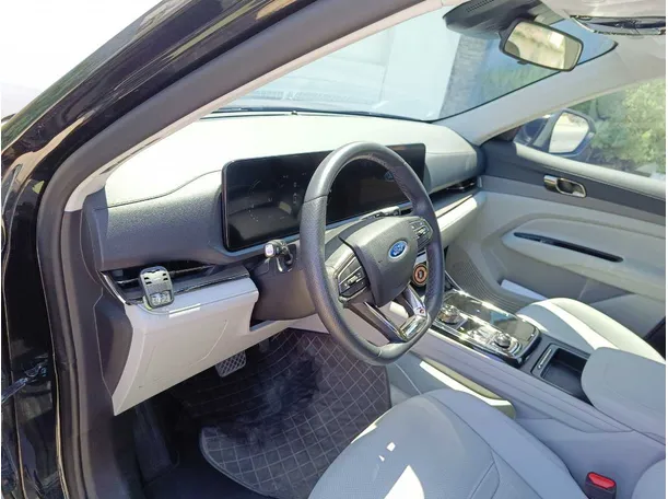 Car image 13