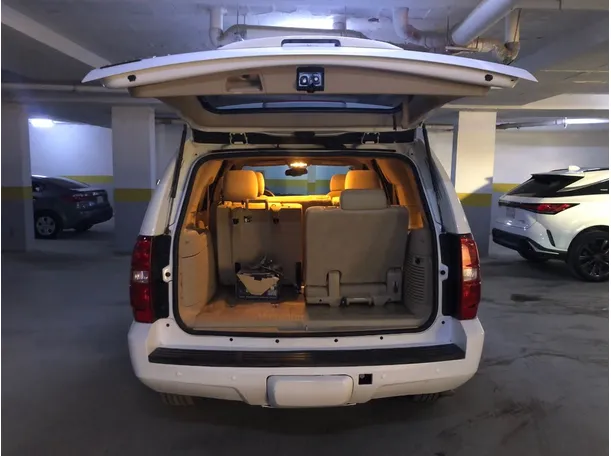 Car image 19