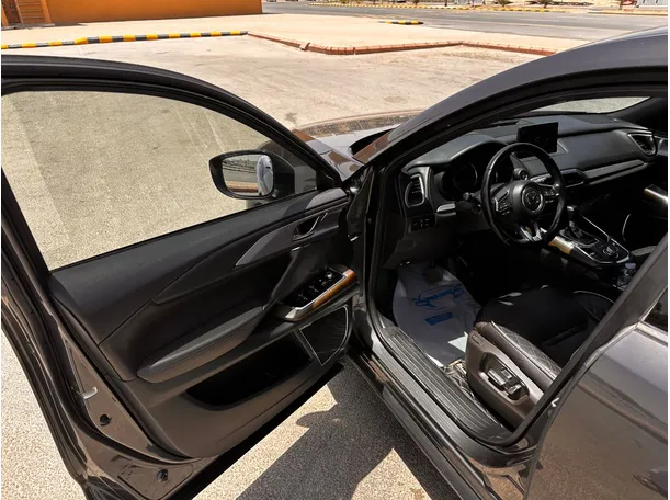 Car image 10