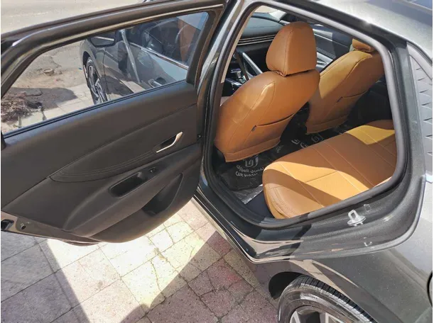 Car image 16