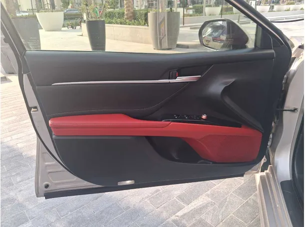 Car image 10