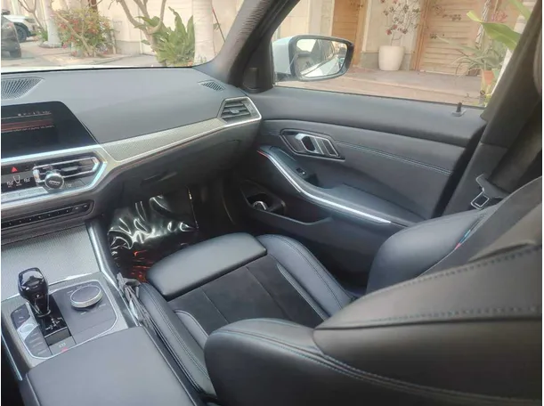 Car image 34