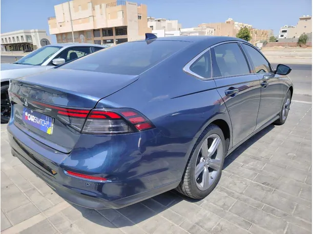 Car image 5