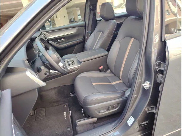 Car image 12