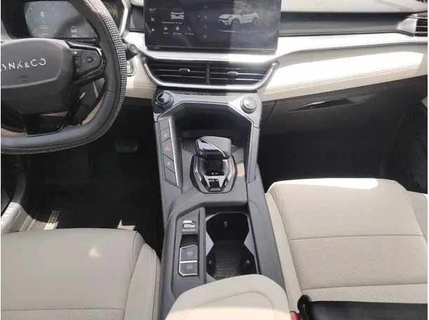 Car image 24