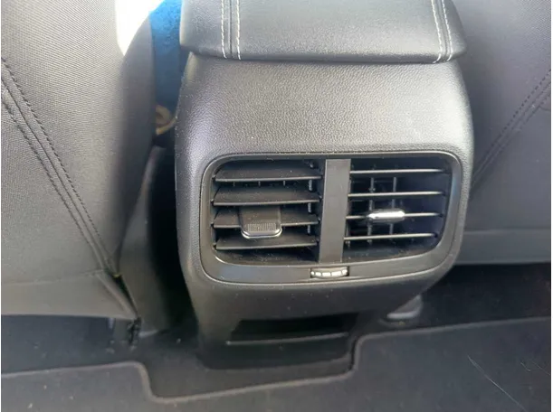 Car image 32