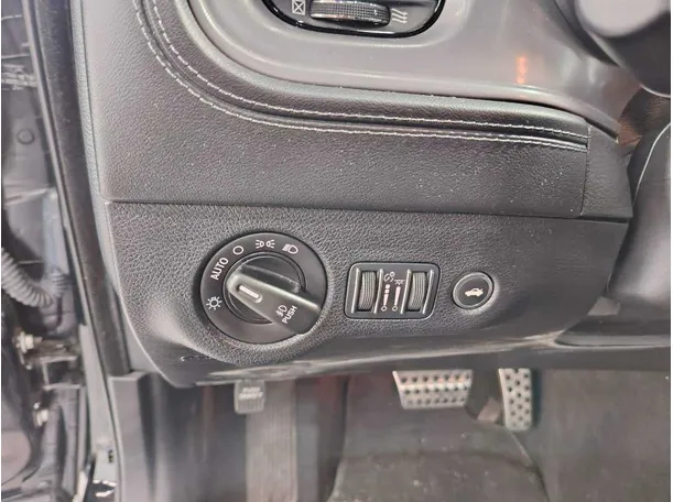 Car image 37