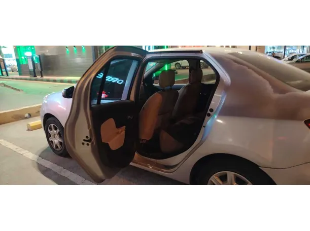 Car image 13