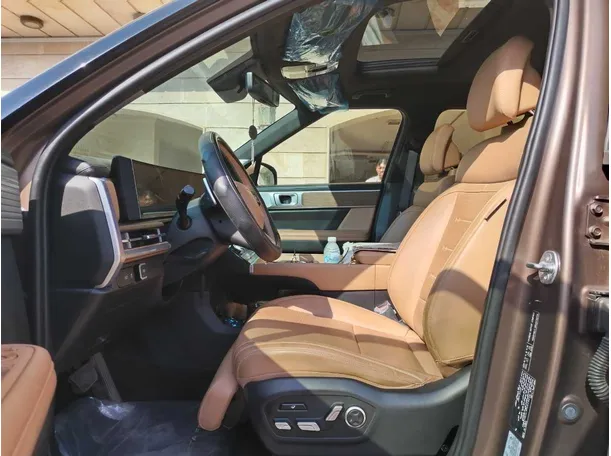 Car image 13