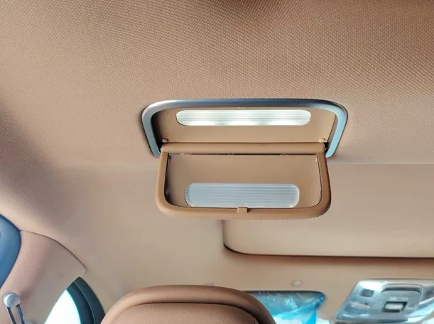 Car image 30