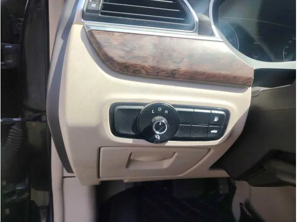 Car image 38