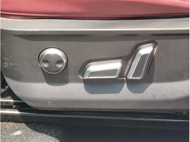Car image 32