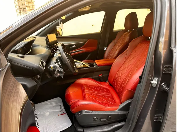 Car image 12