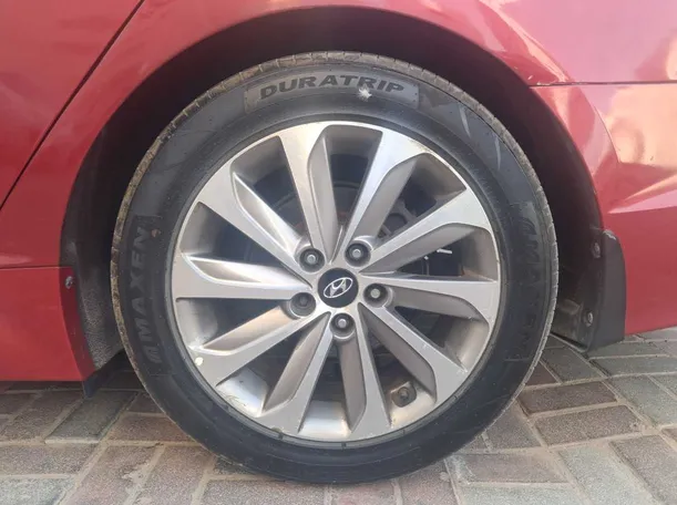 Car image 14