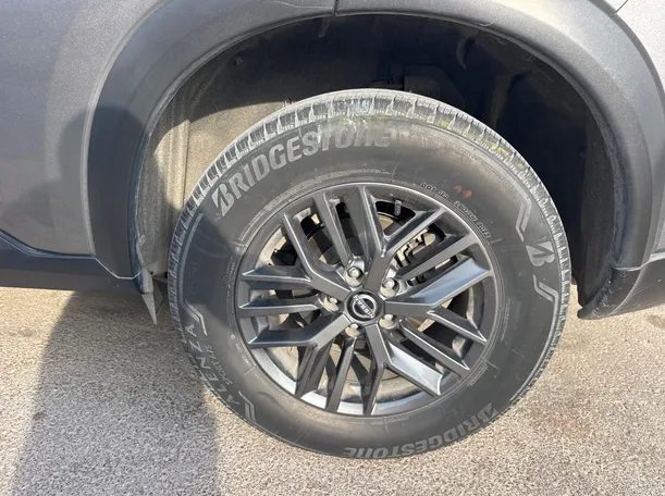 Car image 9