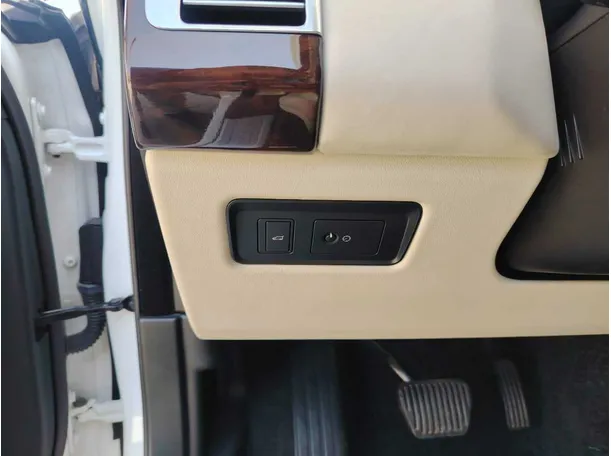 Car image 42