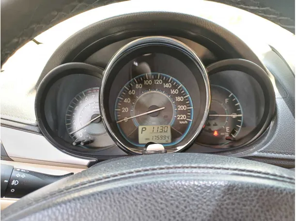 Car image 19