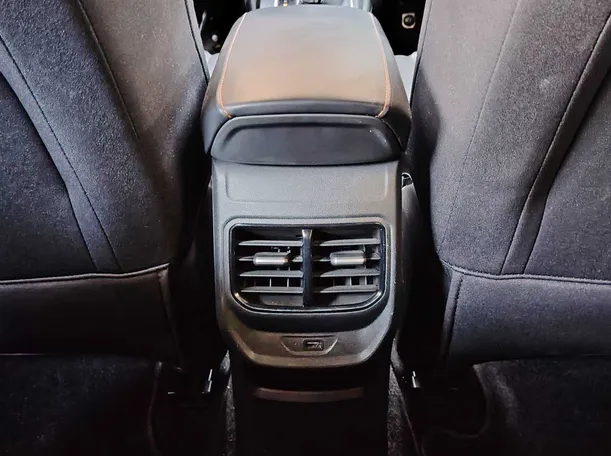 Car image 32