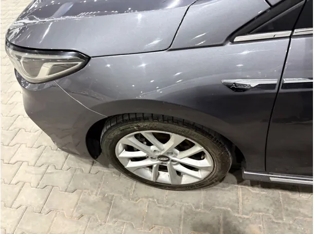 Car image 7