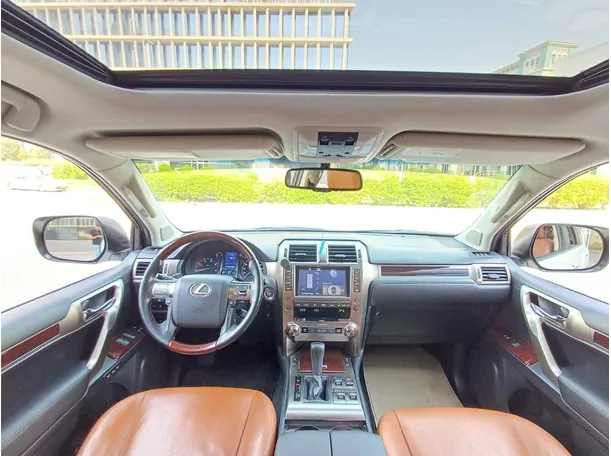 Car image 19
