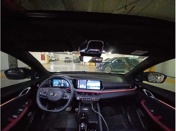 Car image 12
