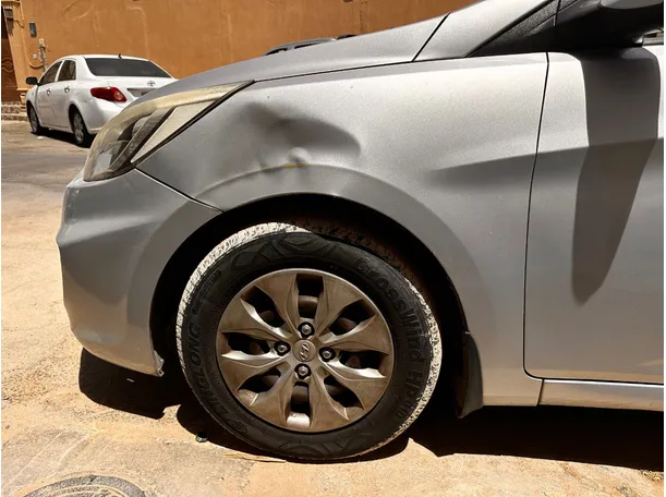 Car image 9
