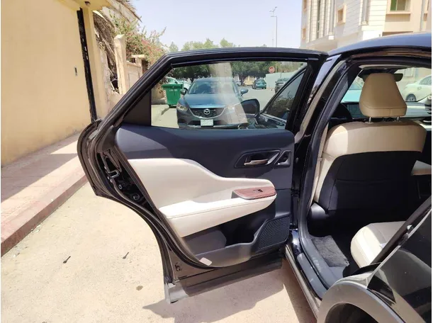 Car image 15