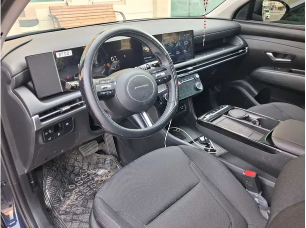 Car image 11